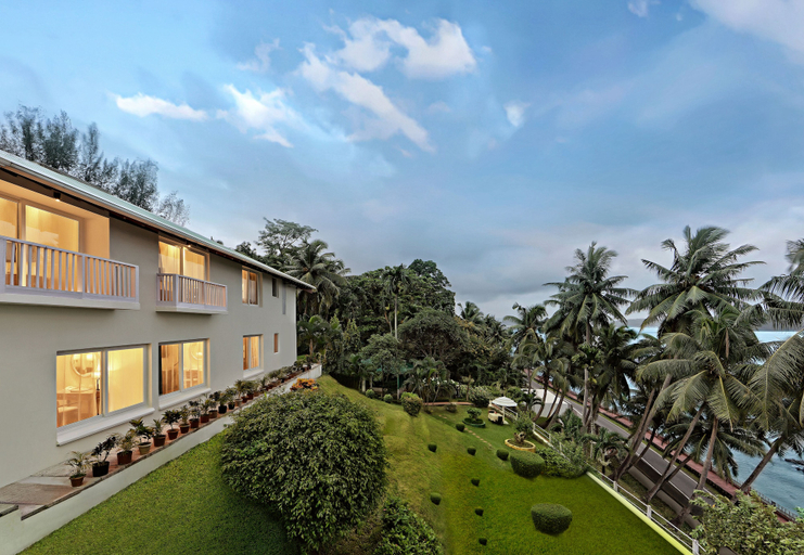 Exterior & Views