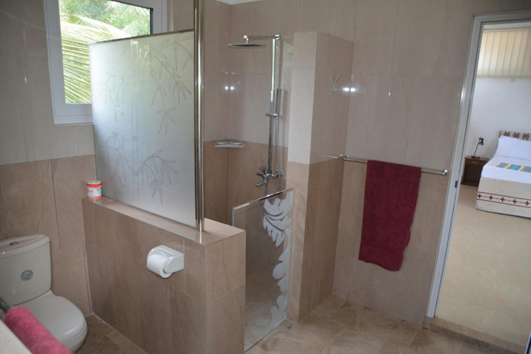 Bathroom 4, Hilltop Boosa, Hikkaduwa