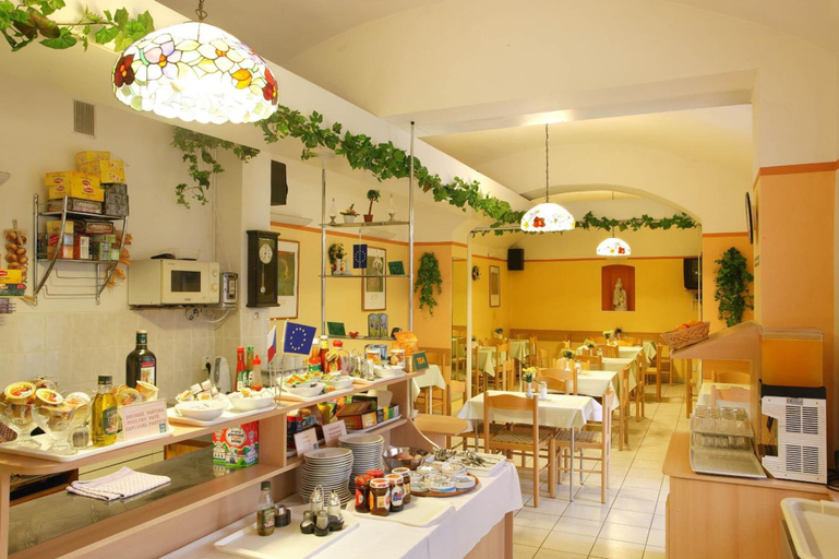 Food & Drinks 4, Hotel Residence Tabor, Praha 3