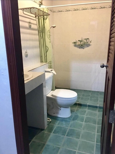 Bathroom 3, Sue at Cozy Guesthouse, Phuket Island