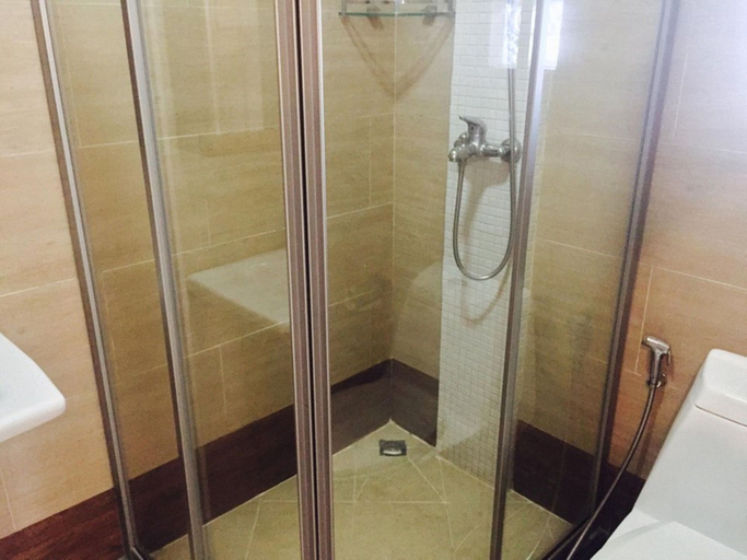 Bathroom 4, Diamond Hotel & Service Apartment, Phnom Penh