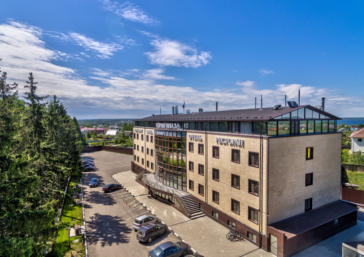 Exterior & Views