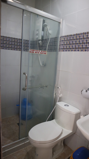 Bathroom 3, La Patricia de Baler, Baler