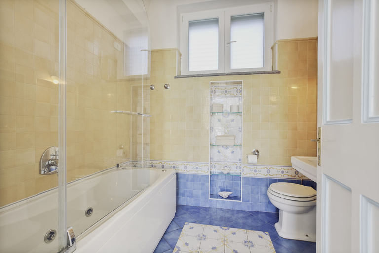 Bathroom 5, Suite Villa Carolina, Napoli