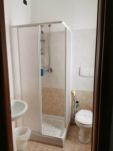 Bathroom 4, Beach Hotel, Cosenza