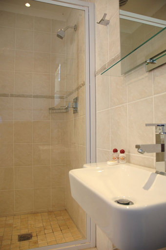 Bathroom 3, Santorini Guesthouse, Buffalo City