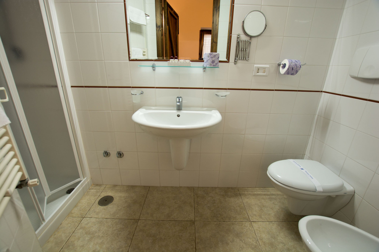 Bathroom 3, Masseria Valente, Brindisi