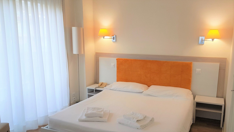 Bedroom 4, Hôtel Le Dauphin, Alpes-Maritimes