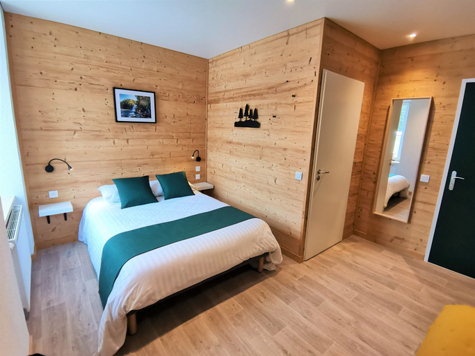Bedroom 4, Hotel Les Montagnards, Doubs