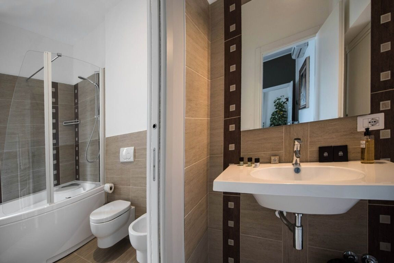 Bathroom 4, Isola Verde Resort, Perugia