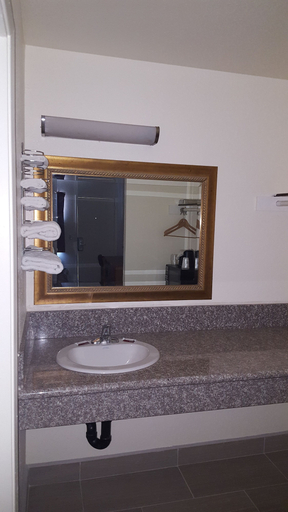 Bathroom 4, Best Economy Inn n Suites, Kern
