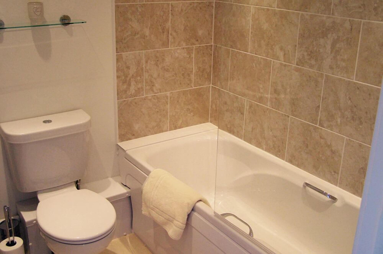 Bathroom 3, The Grainary Cottages, North Yorkshire