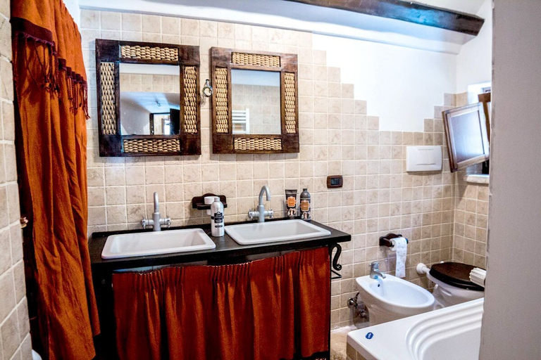 Bathroom, Trullo Palma, Brindisi