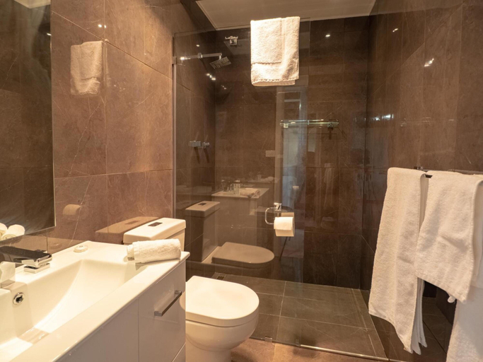 Bathroom 4, Brigham House, Tumbarumba