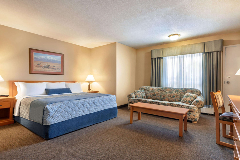 Bedroom 3, Travelodge by Wyndham Edson, Division No. 14