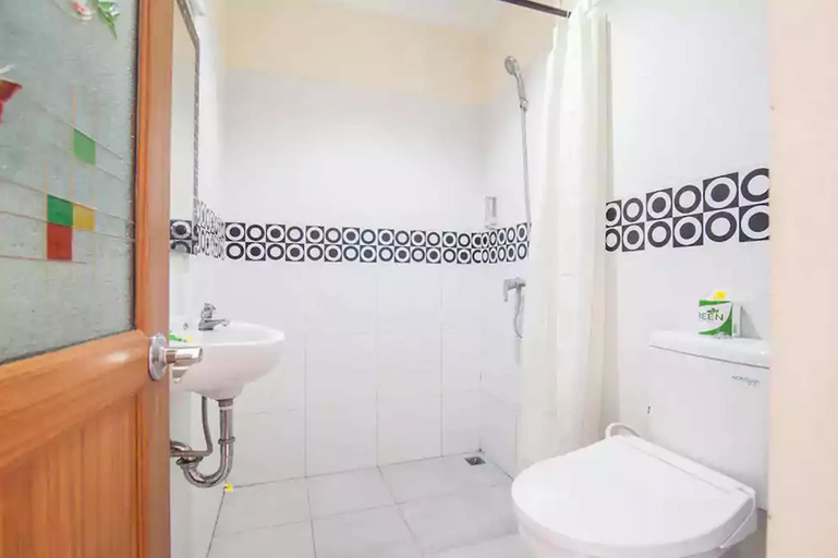 Bathroom 5, Nyoman Badri Homestay, Gianyar