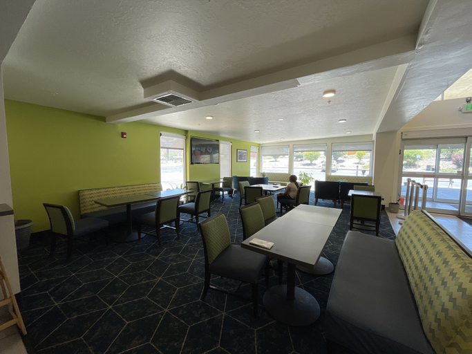 Food & Drinks 5, Wingate by Wyndham Cedar City, Iron