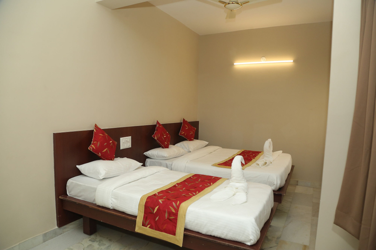 Bedroom 5, Soundarya Hotel, Bangalore