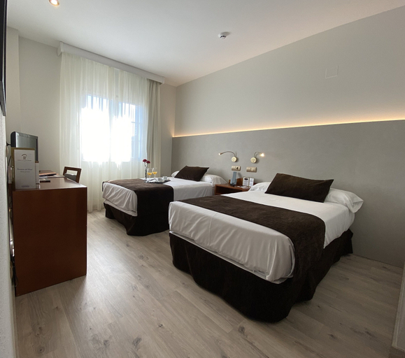 Bedroom 2, Hotel Ponferrada Plaza, León