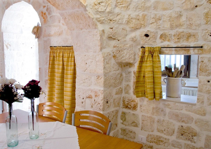 Others 5, Trullo Le Roux, Brindisi