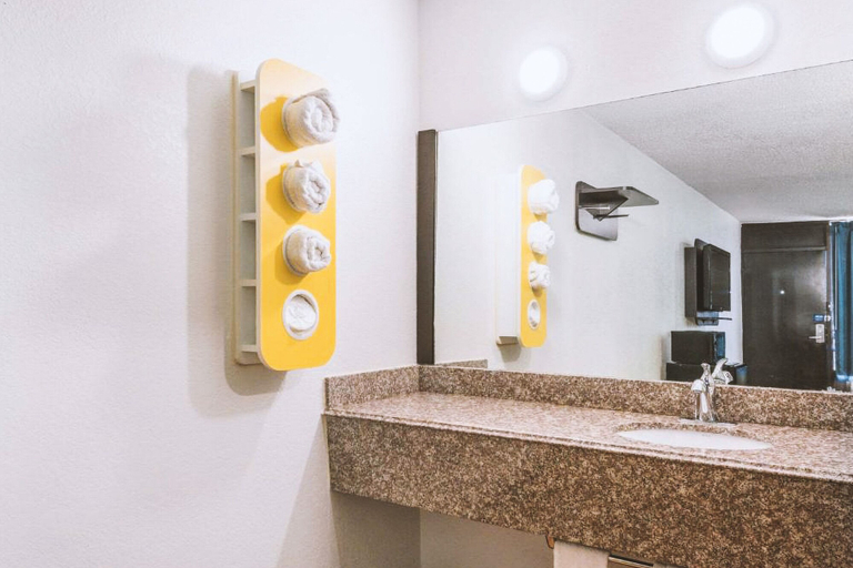 Bathroom, Americas Best Value Inn Beeville, Bee