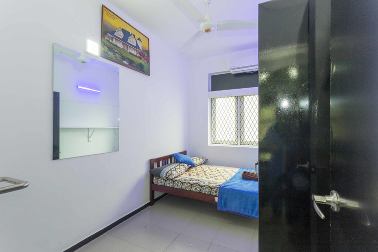 Bedroom 2, Manning Apartment, Thimbirigasyaya
