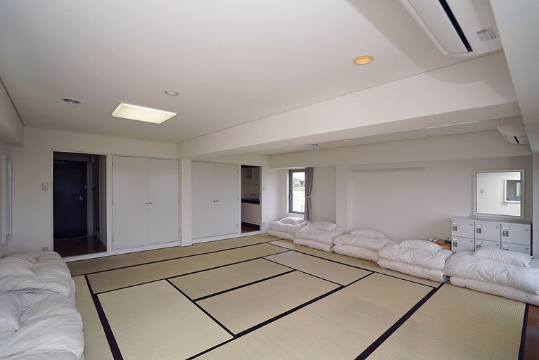 Bedroom 4, Tobi Hostel and Apartments, Shima