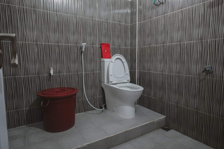 Bathroom, RedDoorz Syariah @ Jalan Dieng, Wonosobo