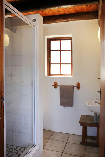 Bathroom 3, Seals Backpackers, Cacadu