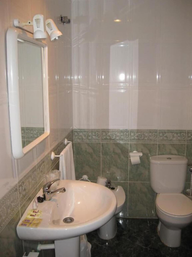 Bathroom 3, Hostal Alvaro I, Albacete