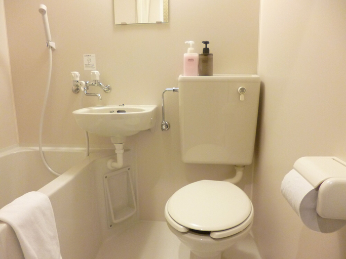 Bathroom 4, Hiroshima Wabisabi Hostel, Hiroshima
