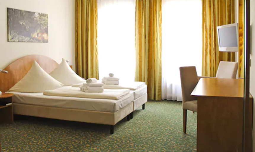 Bedroom 3, Kulturhotel Fürst Pückler Park, Görlitz