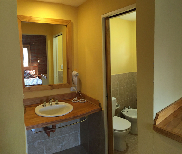 Bathroom 3, Hotel del Glaciar Libertador, Lago Argentino