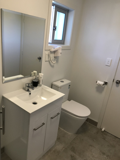 Bathroom 4, Siesta Motel, Waitakere