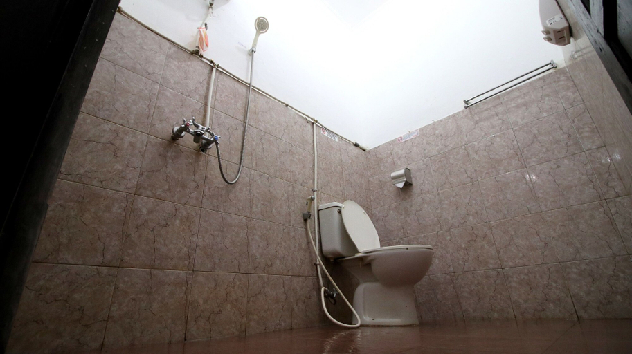 Bathroom, D’Java Homestay Unit Monjali 2 By The Grand Java, Sleman
