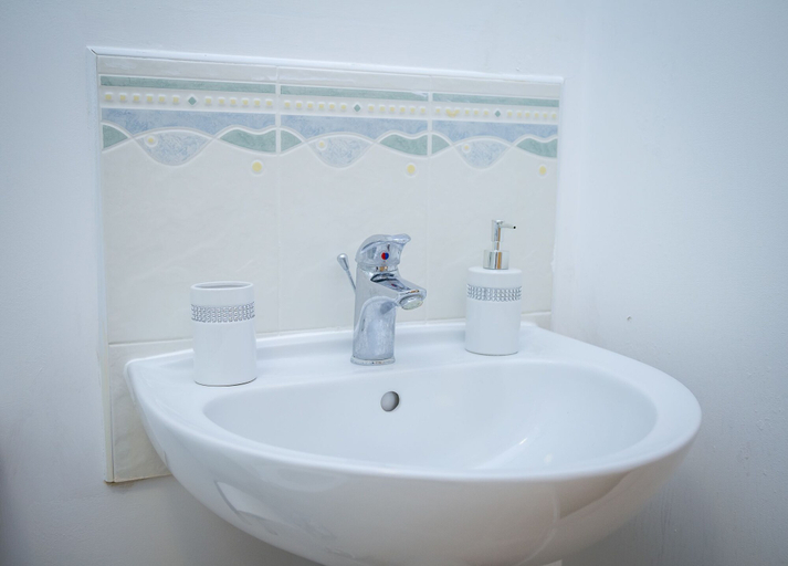 Bathroom 2, The Luxuriant Place No. 2, Northamptonshire