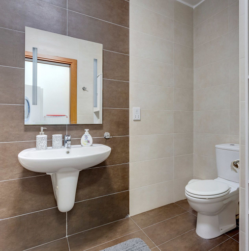 Bathroom 4, Centric and Spacious Apartment With Wifi and Balcony