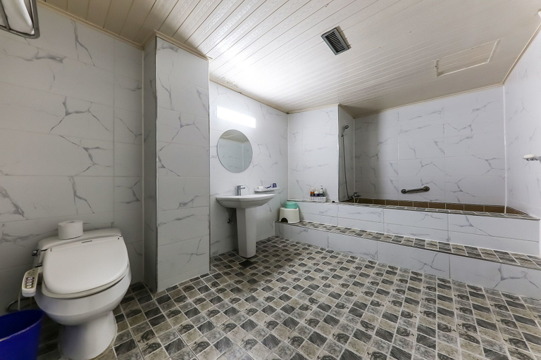 Bathroom 5, Kyungha Spa Hotel, Yuseong