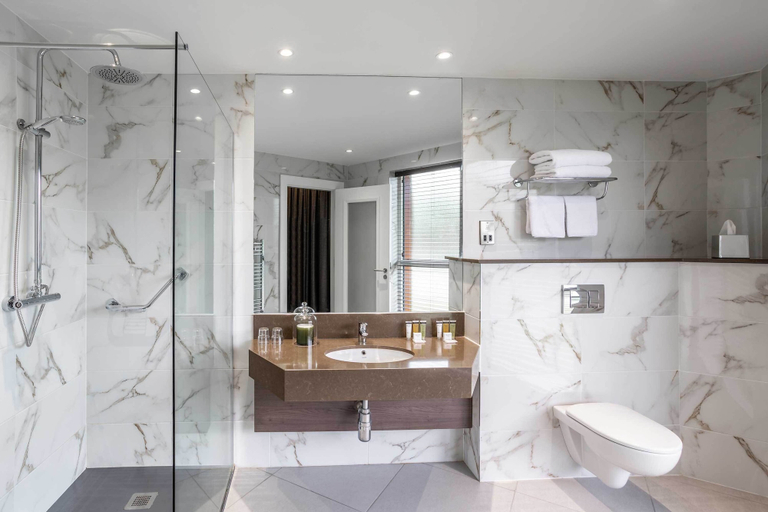 Bathroom 4, Hotel Kilmore