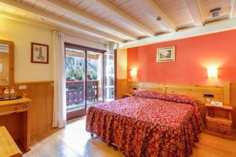 Bedroom 4, Hotel Splendid, Trento