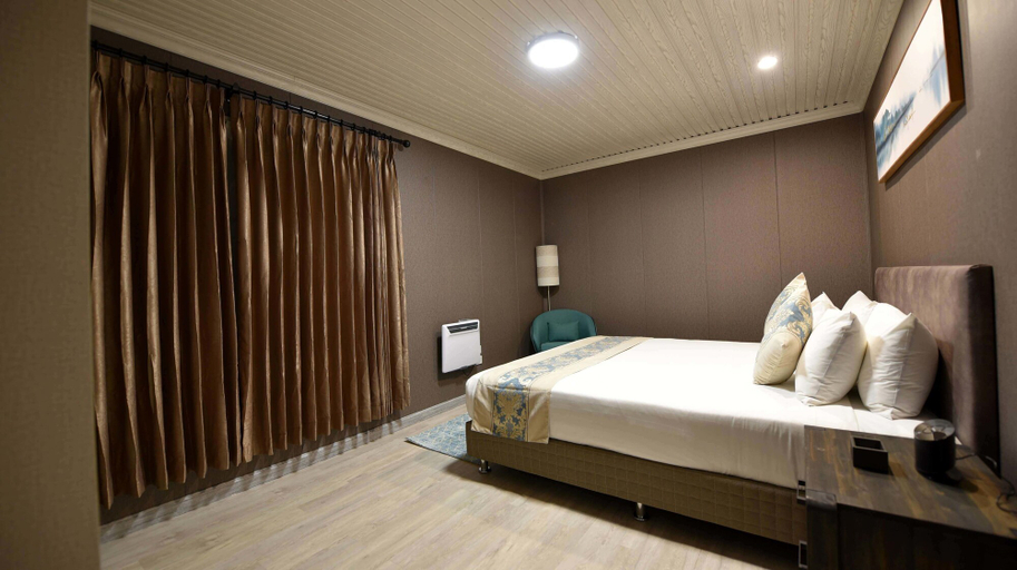 Bedroom 3, Regal Residency, Waitakere