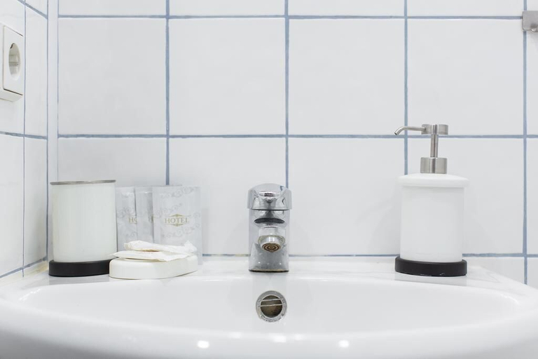 Bathroom 3, GoodAps 2-Spasonalivkovskiy Pereulok 16, Central