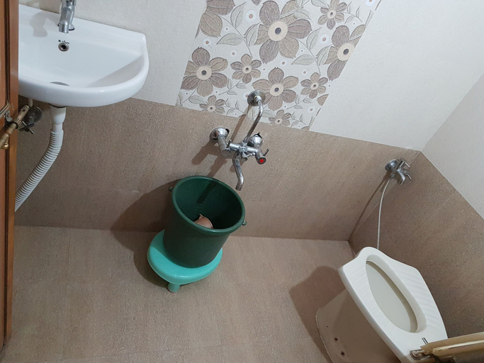 Bathroom 4, Hotel Dhruv Palace, Nashik