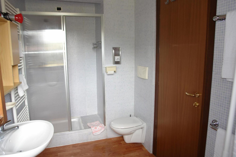 Bathroom 4, Hotel Club Funivia, Brescia
