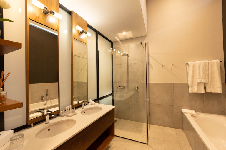 Bathroom 5, Angels View, Ehlanzeni