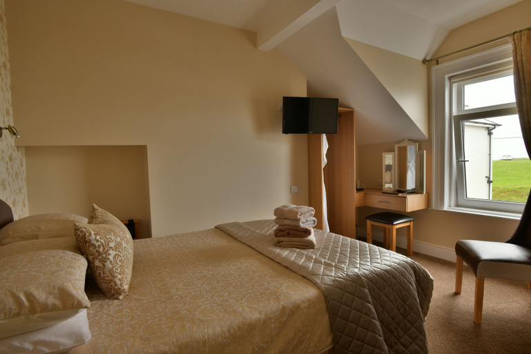 Bedroom 2, Cul-Erg House & Kitchen, Causeway Coast and Glens