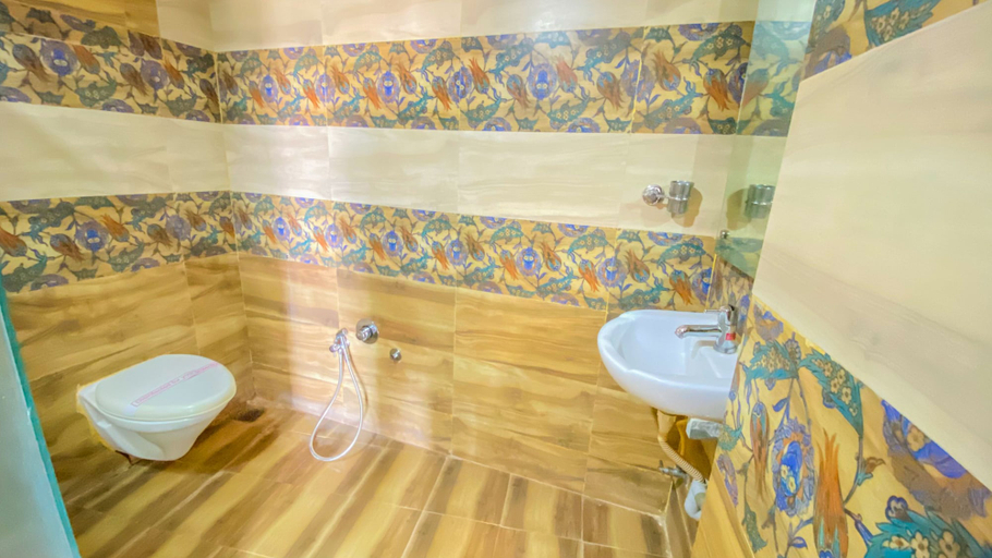 Bathroom 4, Hotel Gomti, Devbhumi Dwarka