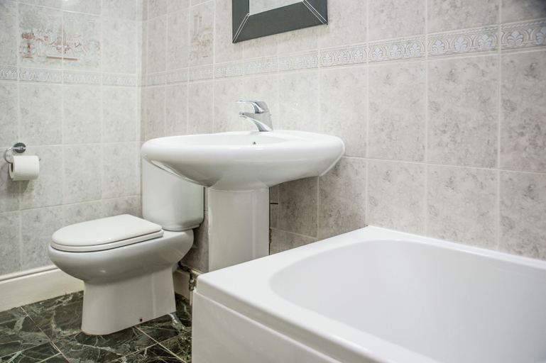 Bathroom 3, Arlana Guest House, Lincolnshire