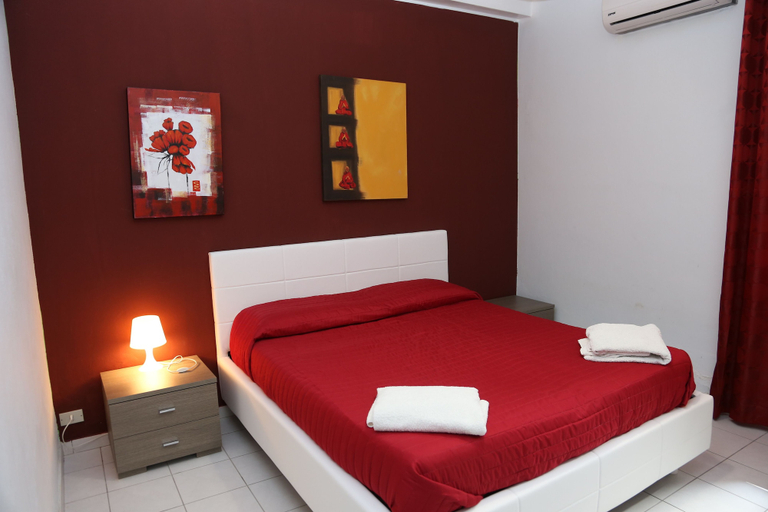 Bedroom 3, Hotel Company, Messina