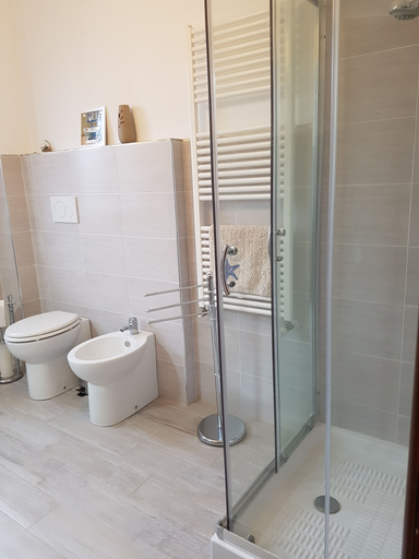 Bathroom 5, B&B Buscemi, Pistoia
